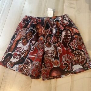 Never worn
Micheal Jordan 
Red shorts 
Looks like it fits like a large or xl